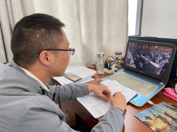 黃勇.jpg 黃勇.jpg